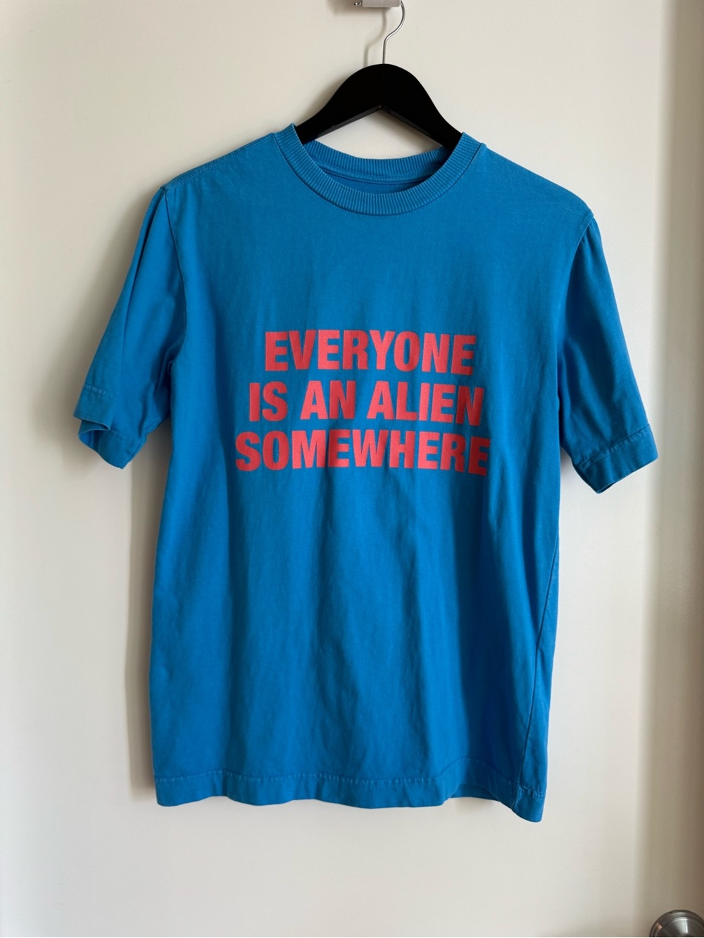 Coldplay 🎼 Everyone Is An Alien Somewhere Graphic Tee - Blue with Red Print
